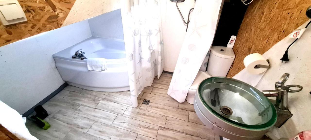 Sub Hel. Budzetowe Pokoje W Domu Z Basenem. Wokol Domu Tylko Natura. Balkon Zbyteczny. Bagian luar foto